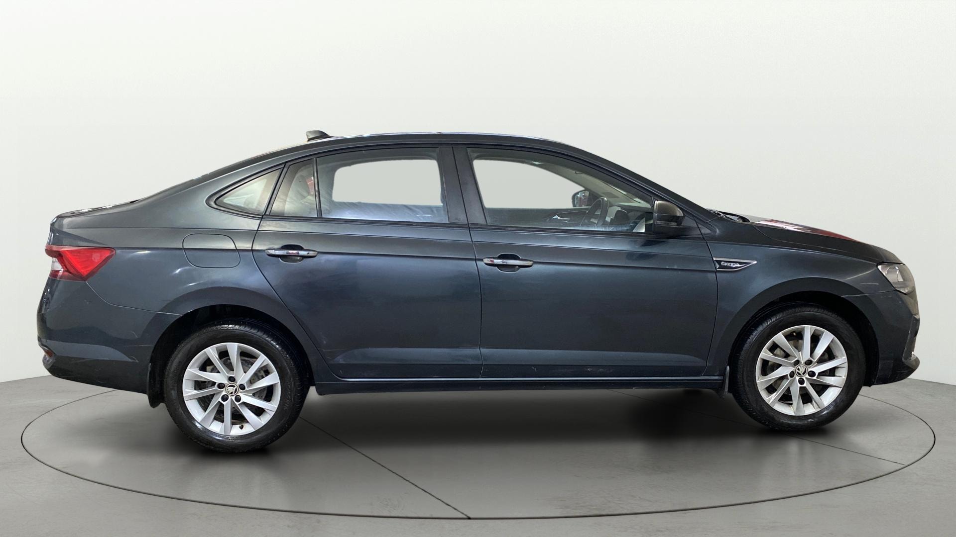 View 2022 Skoda Slavia Ambition 1.0 TSI AT Image 9 Used 2022 Skoda Slavia Ambition 1.0 TSI AT Image 9