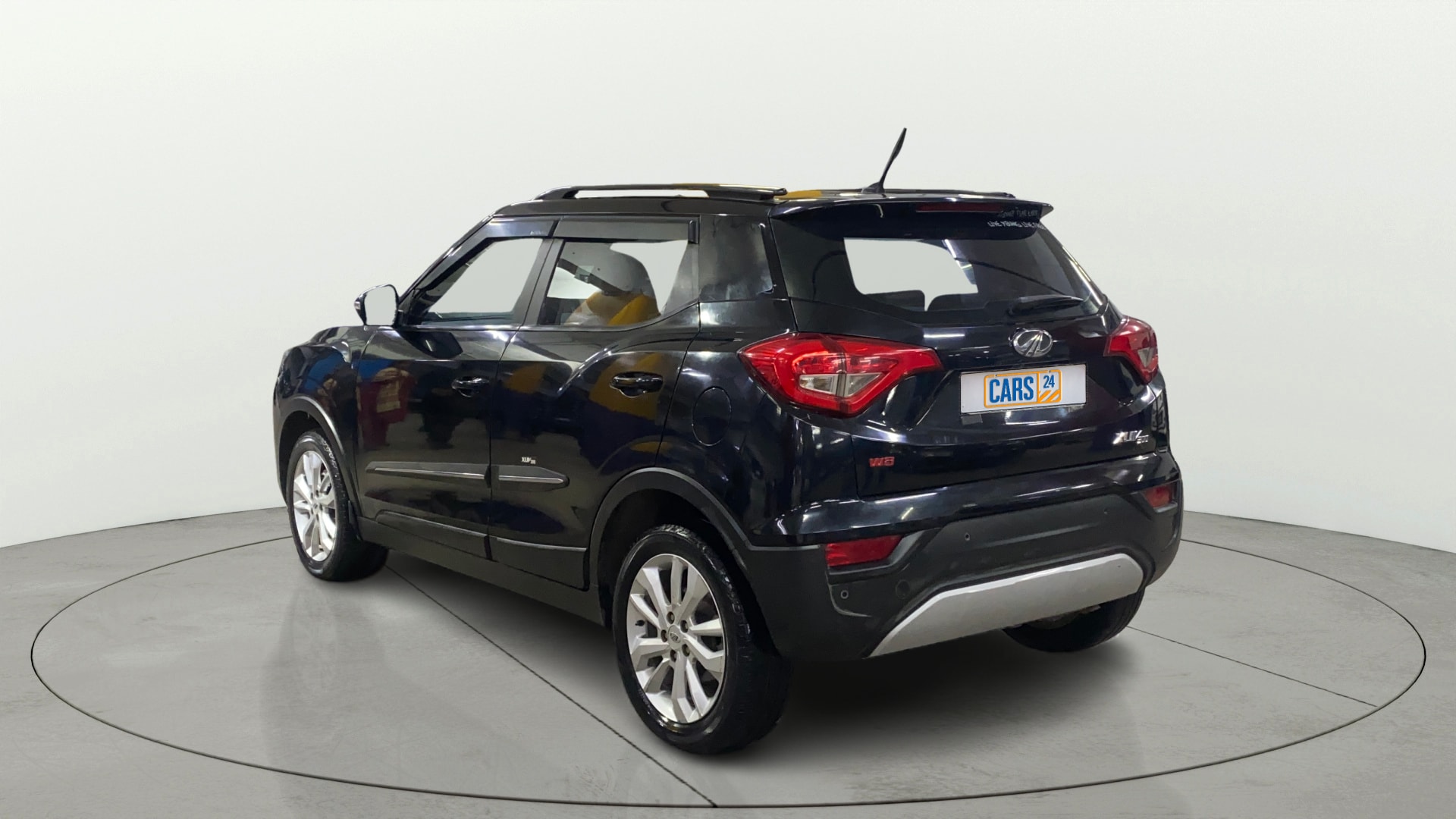 View 2019 Mahindra XUV300 W4 Petrol BS IV Image 2 Used 2019 Mahindra XUV300 W4 Petrol BS IV Image 2