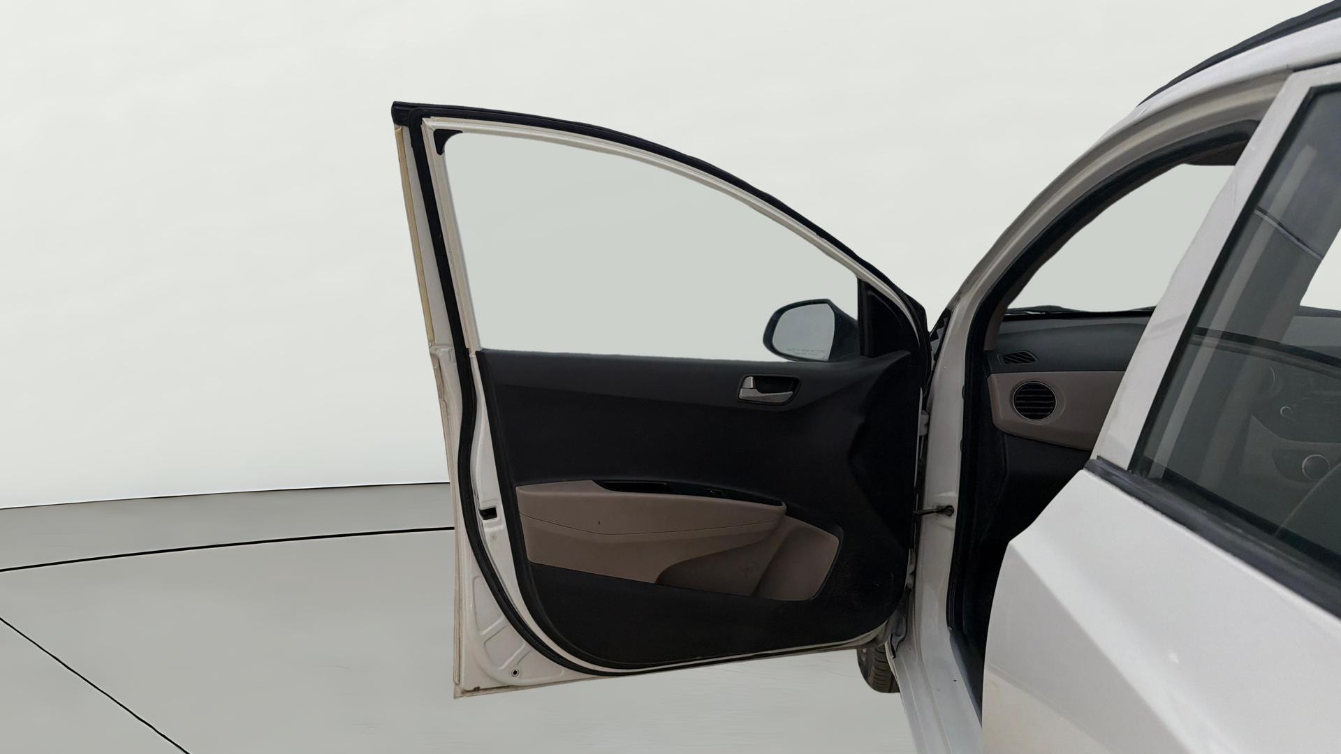 View 2014 Hyundai Grand i10 Sportz 1.2 Kappa Image 35 Used 2014 Hyundai Grand i10 Sportz 1.2 Kappa Image 35
