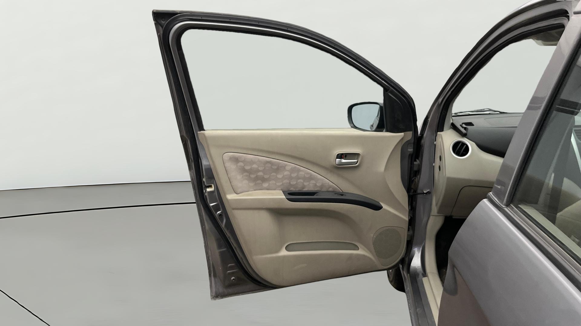 View 2017 Maruti Suzuki 1000 Base Variant Image 36 Used 2017 Maruti Suzuki 1000 Base Variant Image 36