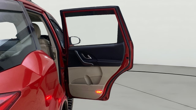View Mahindra XUV500 Image 6 Used Mahindra XUV500 Image 6