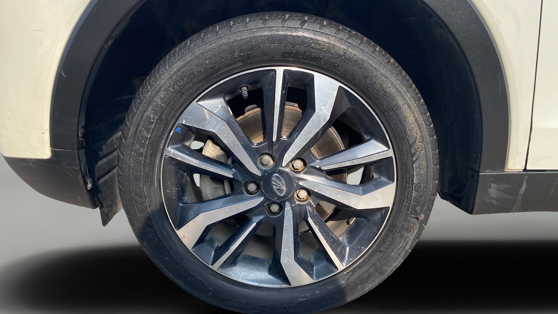 View 2019 Mahindra XUV300 W4 Petrol BS IV Image 30 Used 2019 Mahindra XUV300 W4 Petrol BS IV Image 30