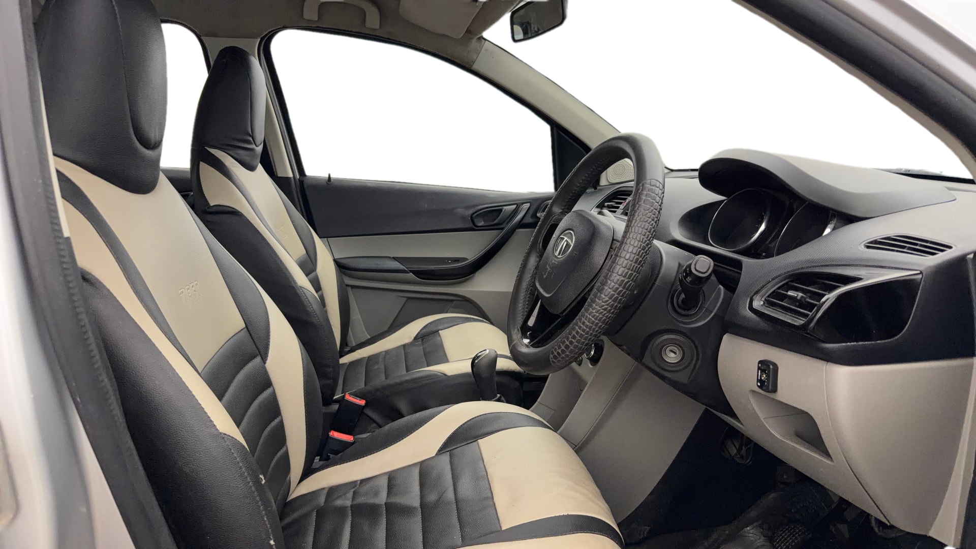 View 2019 Tata Tiago Revotorq XB Image 25 Used 2019 Tata Tiago Revotorq XB Image 25