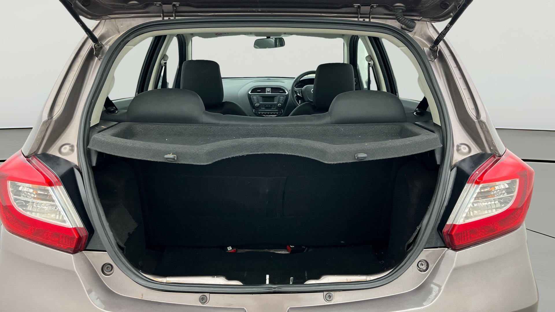 View 2018 Tata Tiago Revotorq XB Image 36 Used 2018 Tata Tiago Revotorq XB Image 36