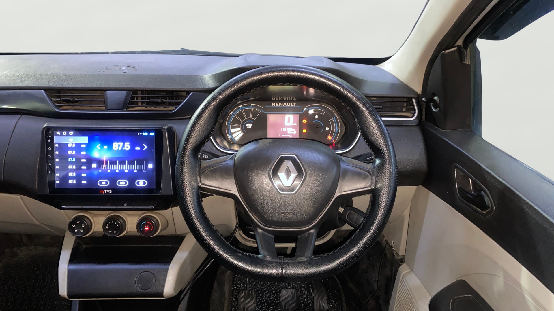 View 2021 Renault Triber RXE Image 14 Used 2021 Renault Triber RXE Image 14