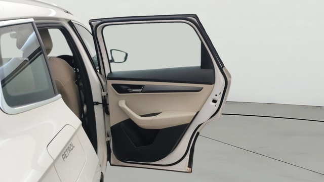 View Skoda Karoq Image 8 Used Skoda Karoq Image 8