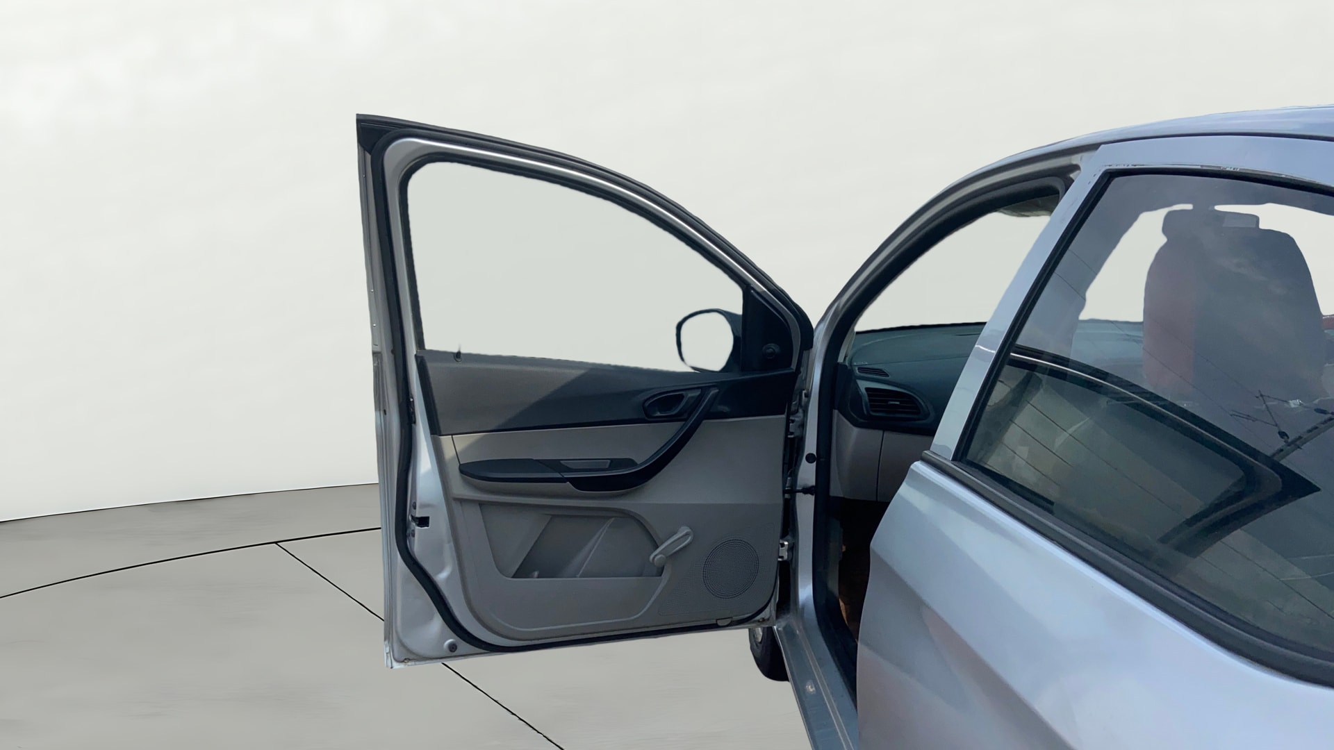View 2020 Tata Tiago Revotorq XB Image 30 Used 2020 Tata Tiago Revotorq XB Image 30