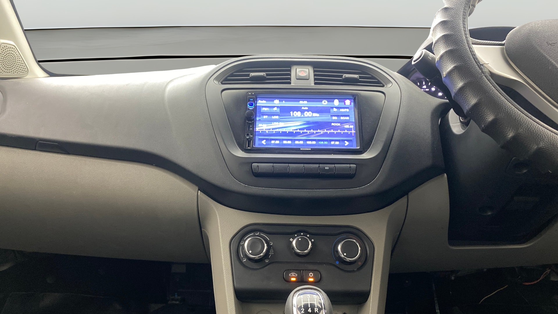 View 2019 Tata Tigor XE Diesel Image 17 Used 2019 Tata Tigor XE Diesel Image 17