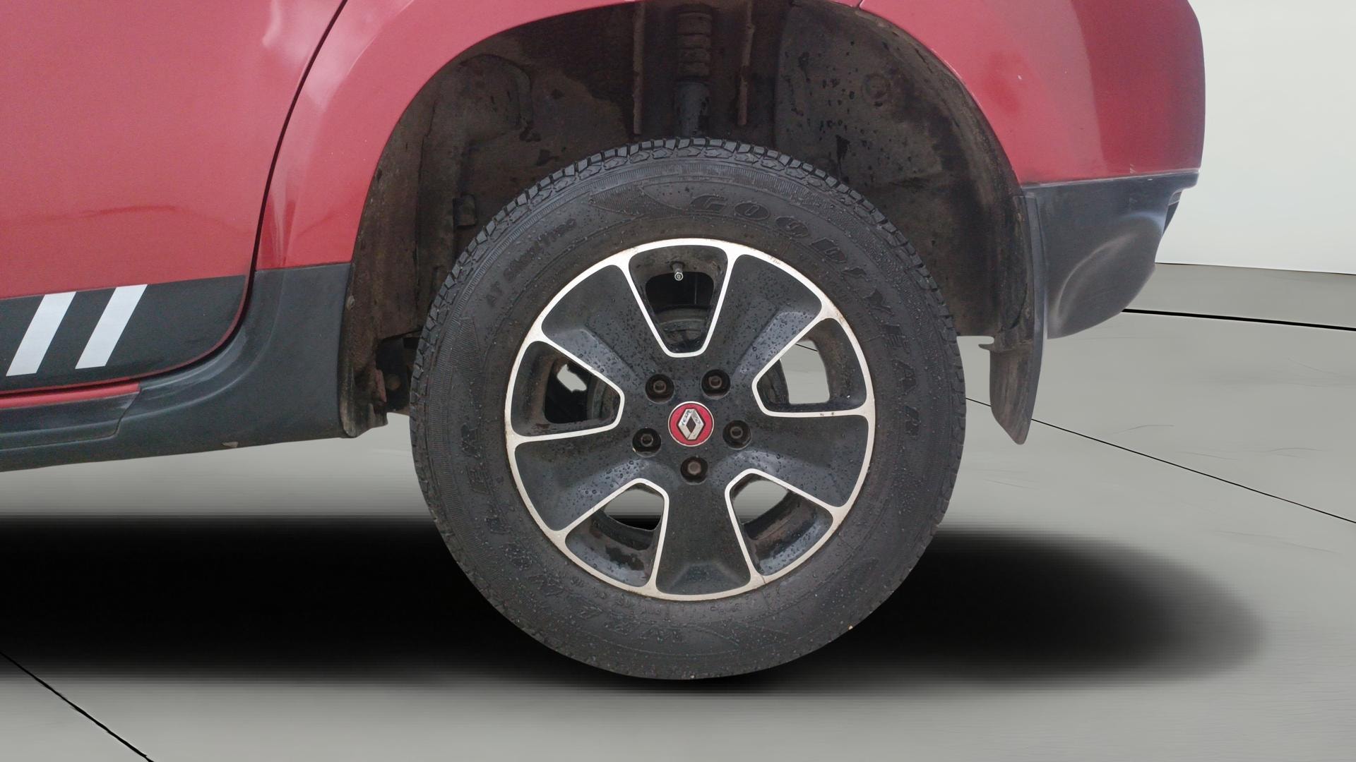 View 2018 Renault Duster Petrol RxS CVT Petrol Image 7 Used 2018 Renault Duster Petrol RxS CVT Petrol Image 7