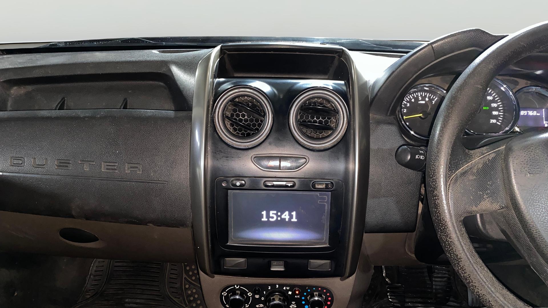 View 2019 Renault Duster 85 PS RXS 4X2 MT Image 17 Used 2019 Renault Duster 85 PS RXS 4X2 MT Image 17