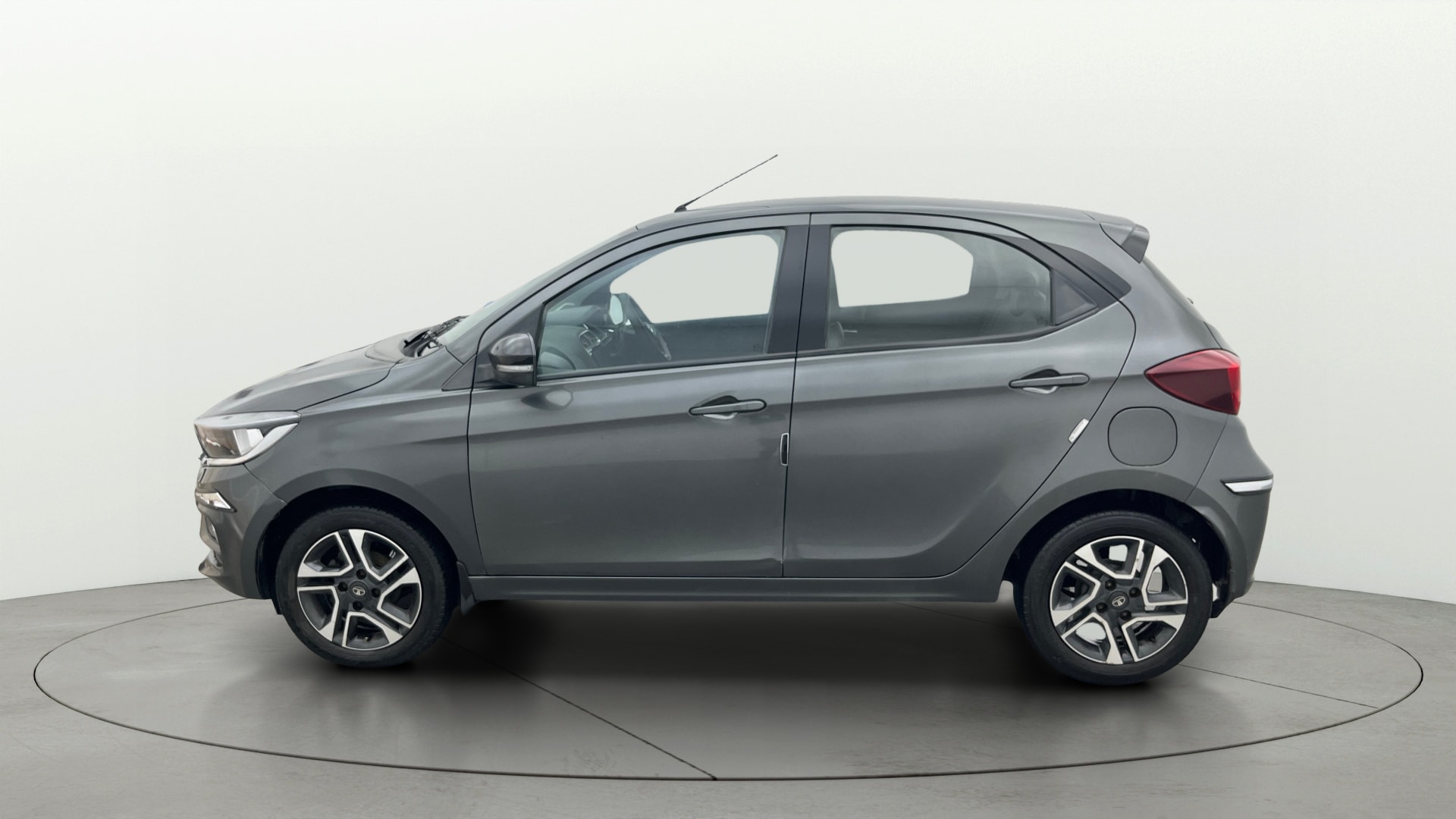 View 2020 Tata Tiago Revotorq XB Image 5 Used 2020 Tata Tiago Revotorq XB Image 5