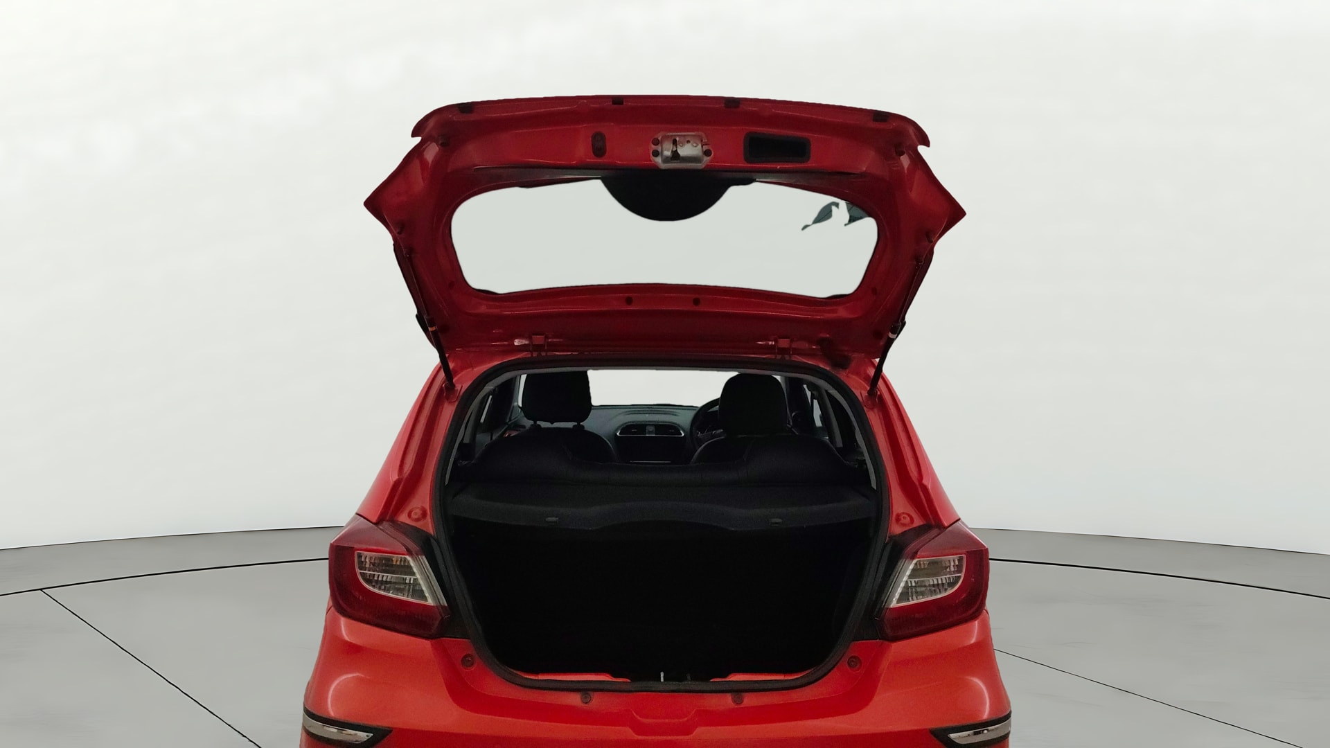 View 2020 Tata Tiago Revotorq XB Image 16 Used 2020 Tata Tiago Revotorq XB Image 16