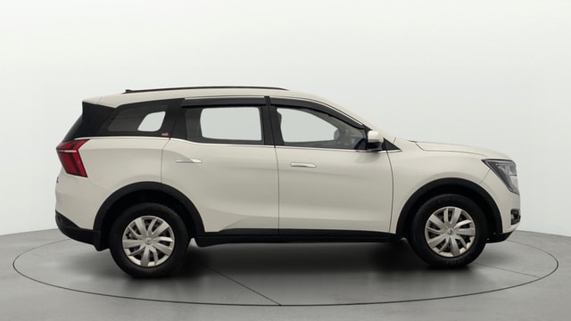 View Mahindra XUV700 Image 8 Used Mahindra XUV700 Image 8