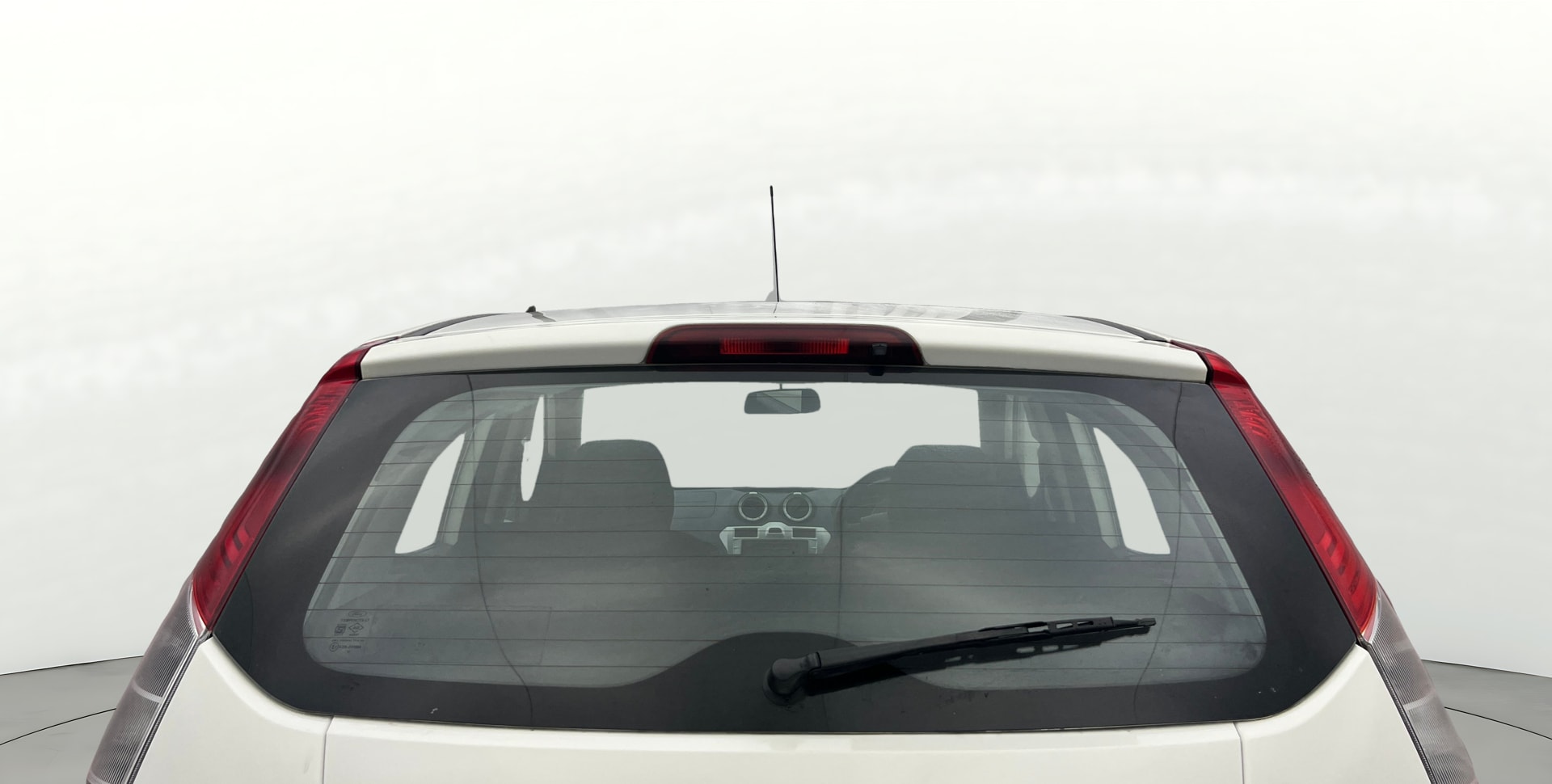 View 2013 Ford Figo 1.2P Ambiente MT BS IV Image 4 Used 2013 Ford Figo 1.2P Ambiente MT BS IV Image 4