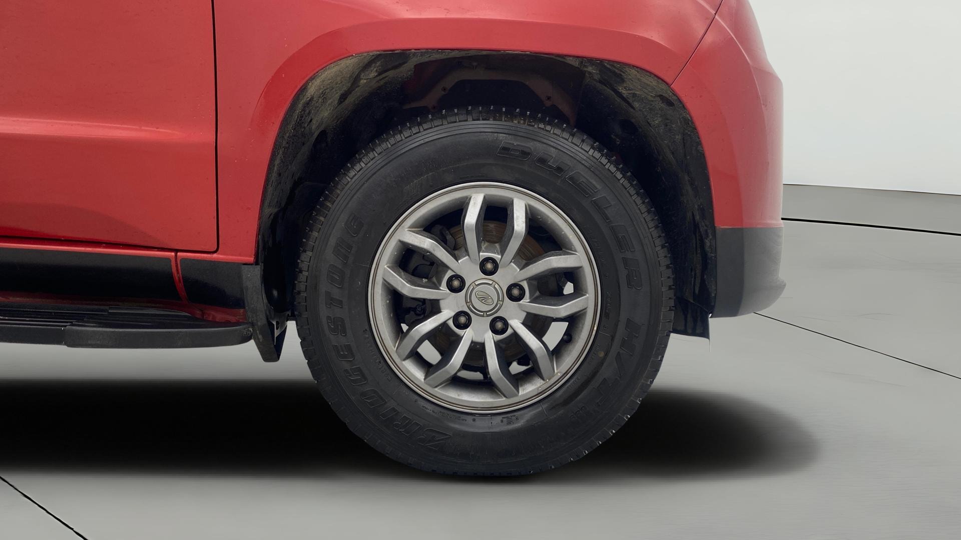 View 2018 Mahindra TUV300 T10 100HP Image 39 Used 2018 Mahindra TUV300 T10 100HP Image 39