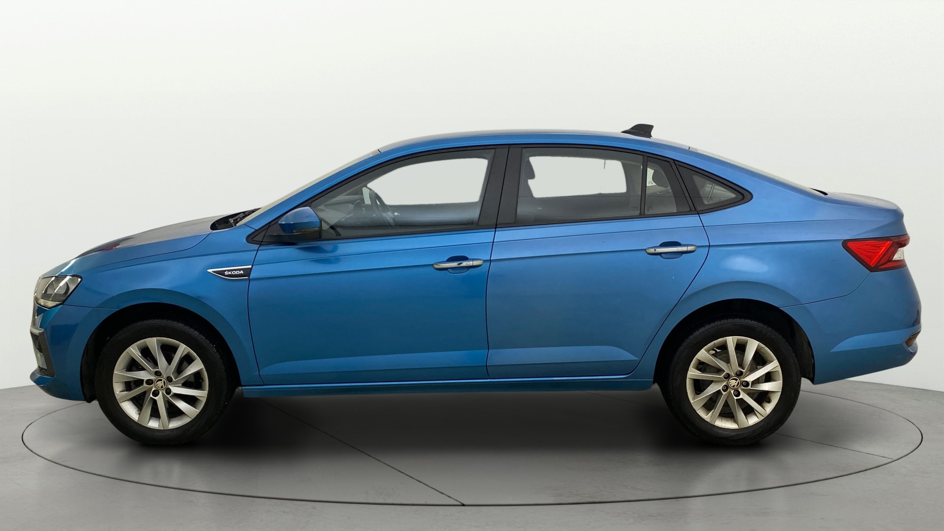 View 2022 Skoda Slavia Ambition 1.0 TSI AT Image 5 Used 2022 Skoda Slavia Ambition 1.0 TSI AT Image 5