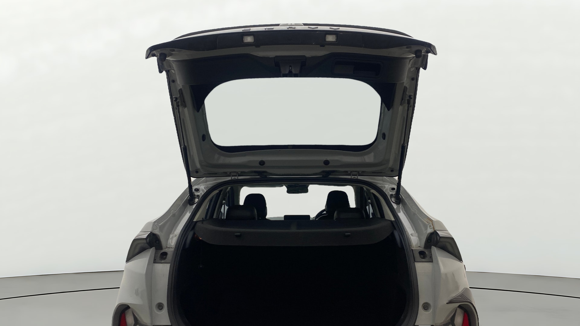 View 2025 Tata Curvv Smart 1.2 Revotron Petrol 6MT Image 16 Used 2025 Tata Curvv Smart 1.2 Revotron Petrol 6MT Image 16