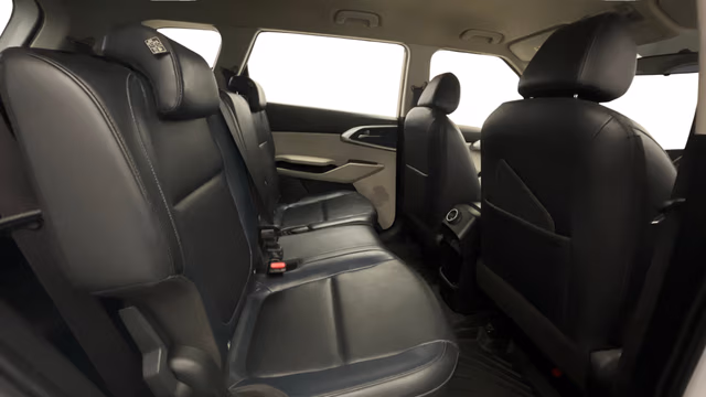 View Kia Carens Image 30 Used Kia Carens Image 30