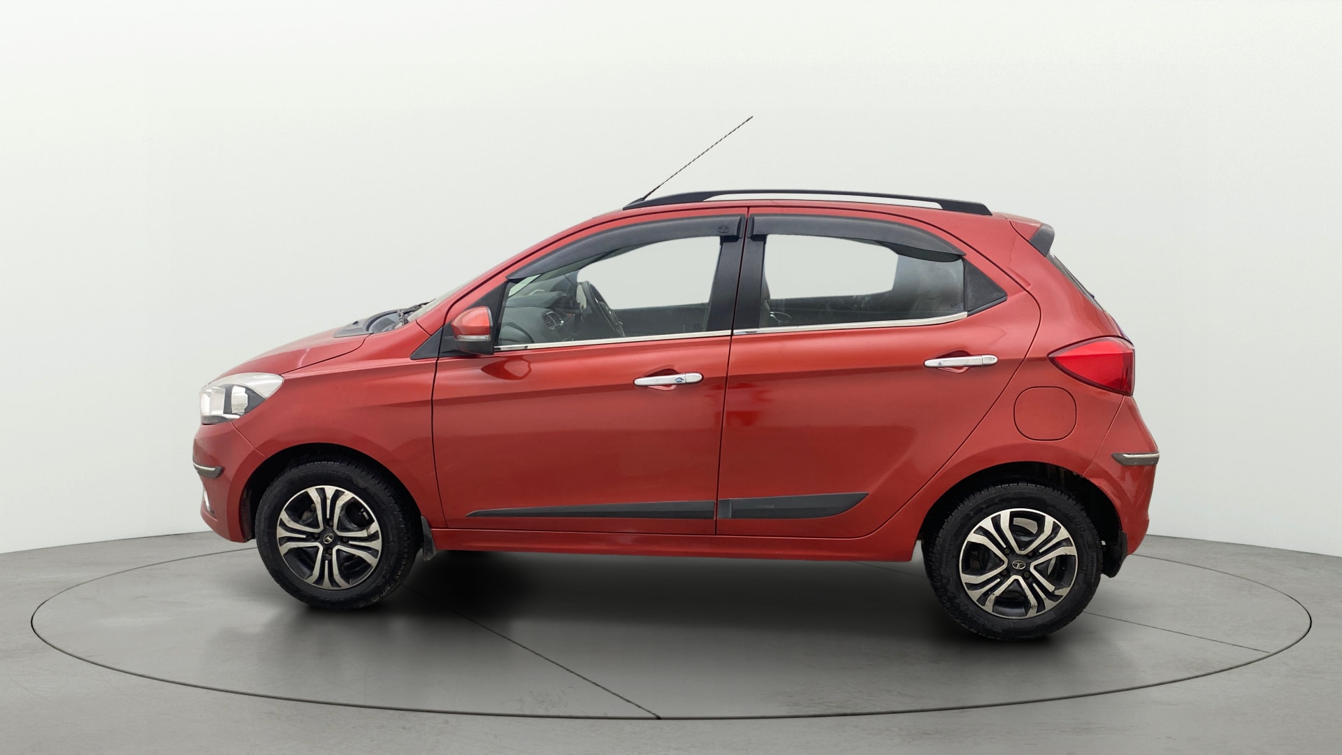 View 2019 Tata Tiago Revotorq XB Image 5 Used 2019 Tata Tiago Revotorq XB Image 5