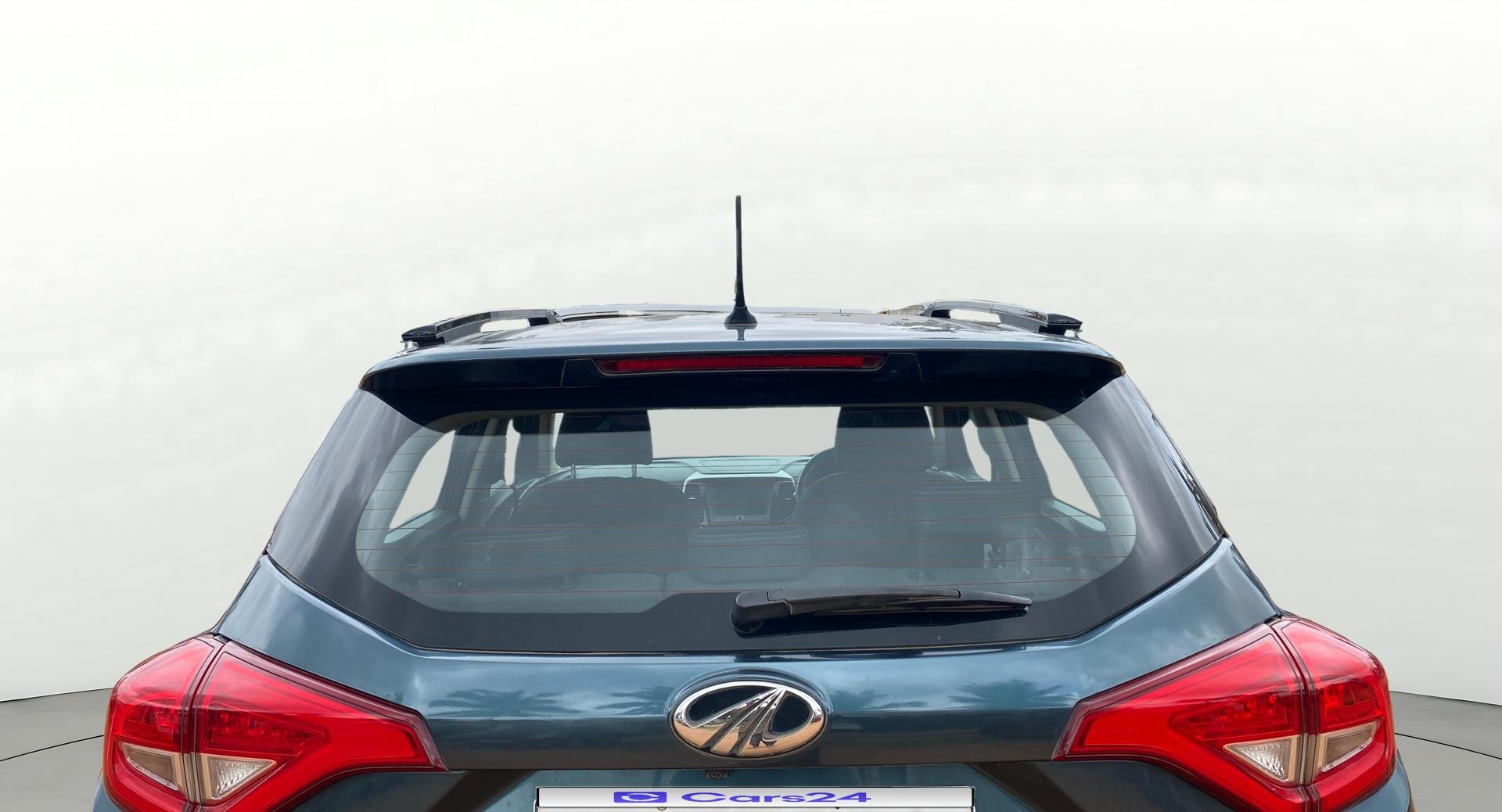 View 2019 Mahindra XUV300 W4 Petrol BS IV Image 5 Used 2019 Mahindra XUV300 W4 Petrol BS IV Image 5