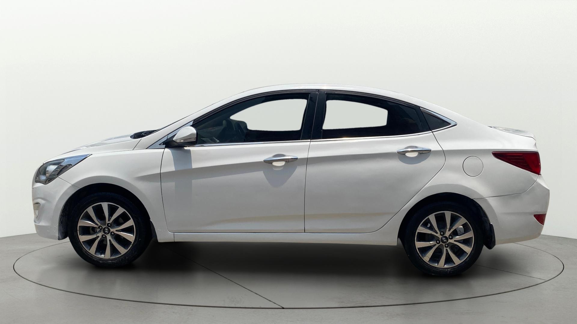 View 2016 Hyundai Verna 1.6 VTVT SX Image 5 Used 2016 Hyundai Verna 1.6 VTVT SX Image 5