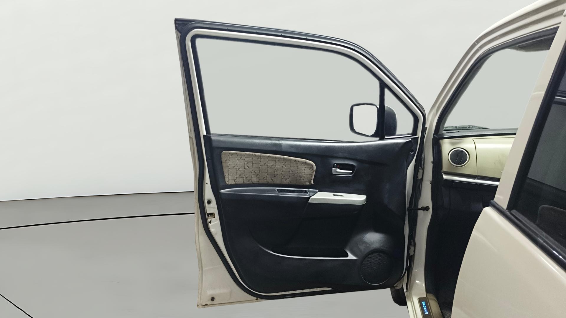 View 2015 Maruti Suzuki 1000 Base Variant Image 30 Used 2015 Maruti Suzuki 1000 Base Variant Image 30