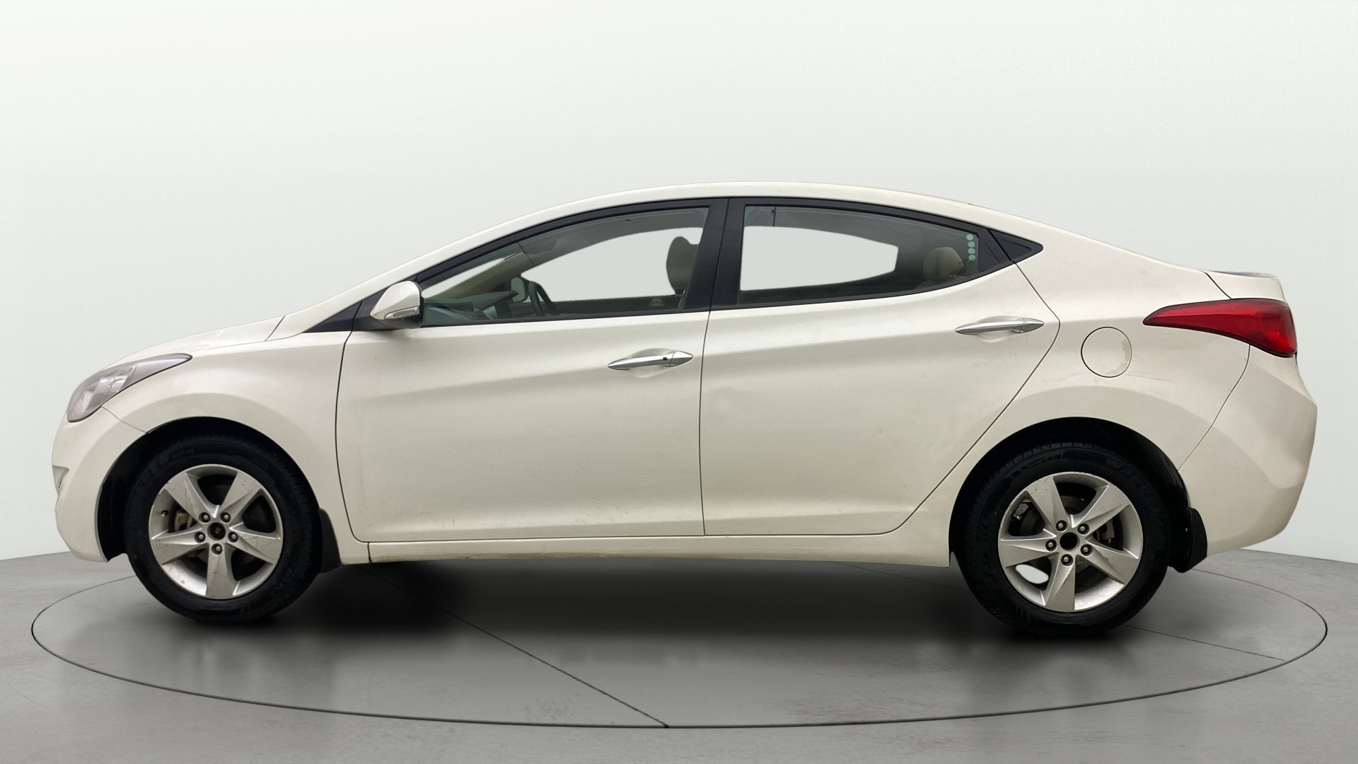 View 2013 Hyundai Elantra 1.6 CRDi S Image 6 Used 2013 Hyundai Elantra 1.6 CRDi S Image 6