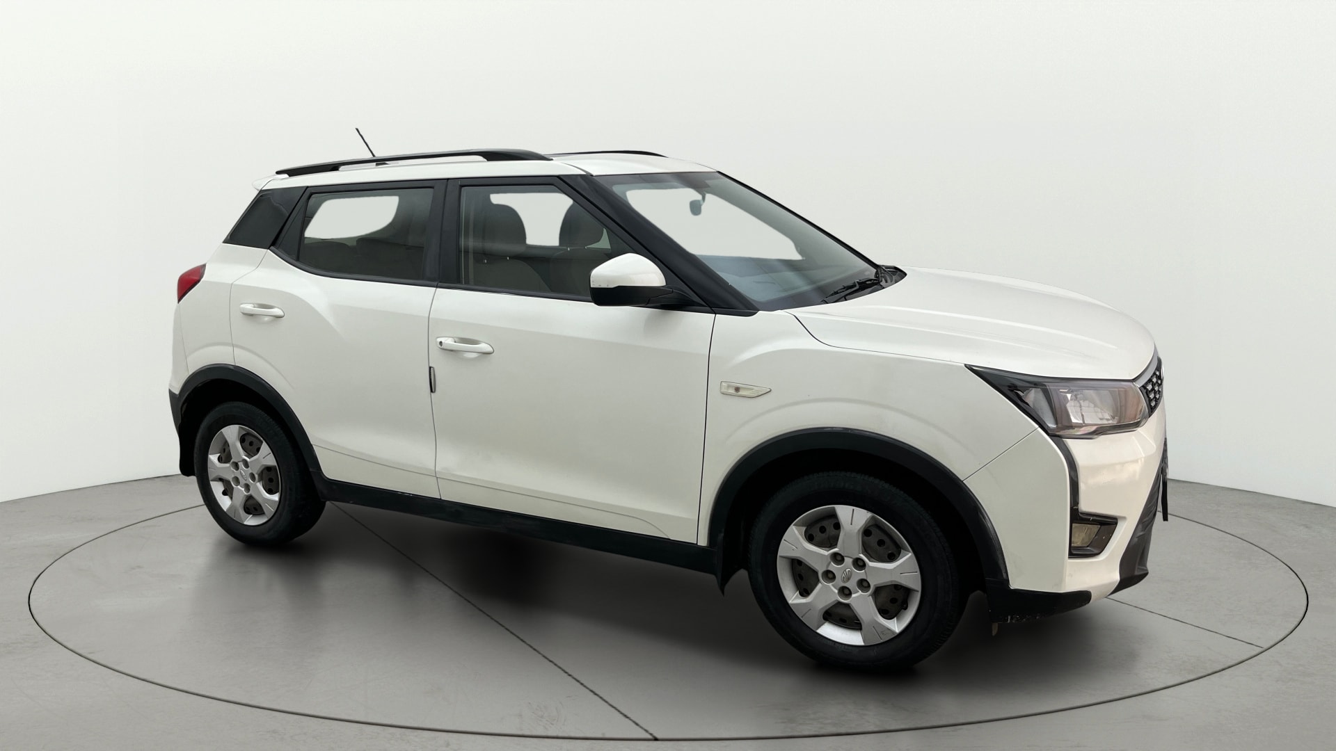 View 2021 Mahindra XUV300 W4 Petrol BS IV Image 21 Used 2021 Mahindra XUV300 W4 Petrol BS IV Image 21