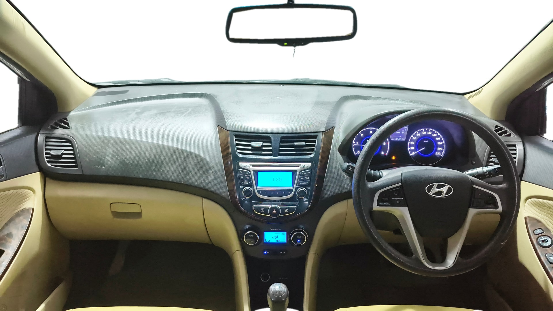 View 2014 Hyundai Fluidic Verna 1.6 CRDI SX Image 16 Used 2014 Hyundai Fluidic Verna 1.6 CRDI SX Image 16