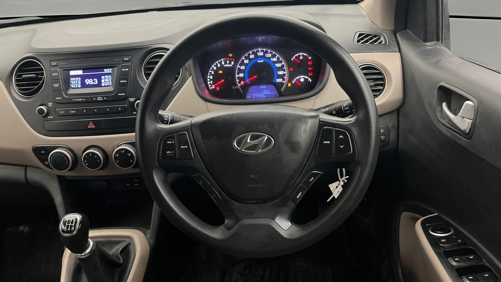 View 2016 Hyundai Grand i10 Sportz 1.2 Kappa Image 12 Used 2016 Hyundai Grand i10 Sportz 1.2 Kappa Image 12