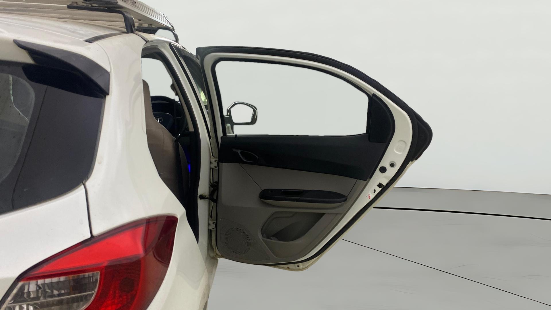 View 2018 Tata Tiago Revotorq XB Image 7 Used 2018 Tata Tiago Revotorq XB Image 7