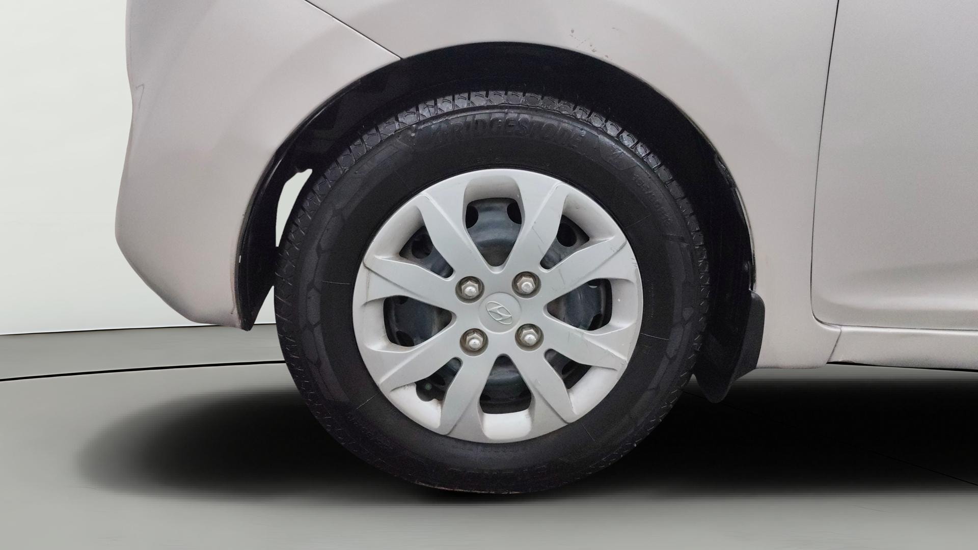 View 2017 Hyundai EON Magna Plus Image 27 Used 2017 Hyundai EON Magna Plus Image 27