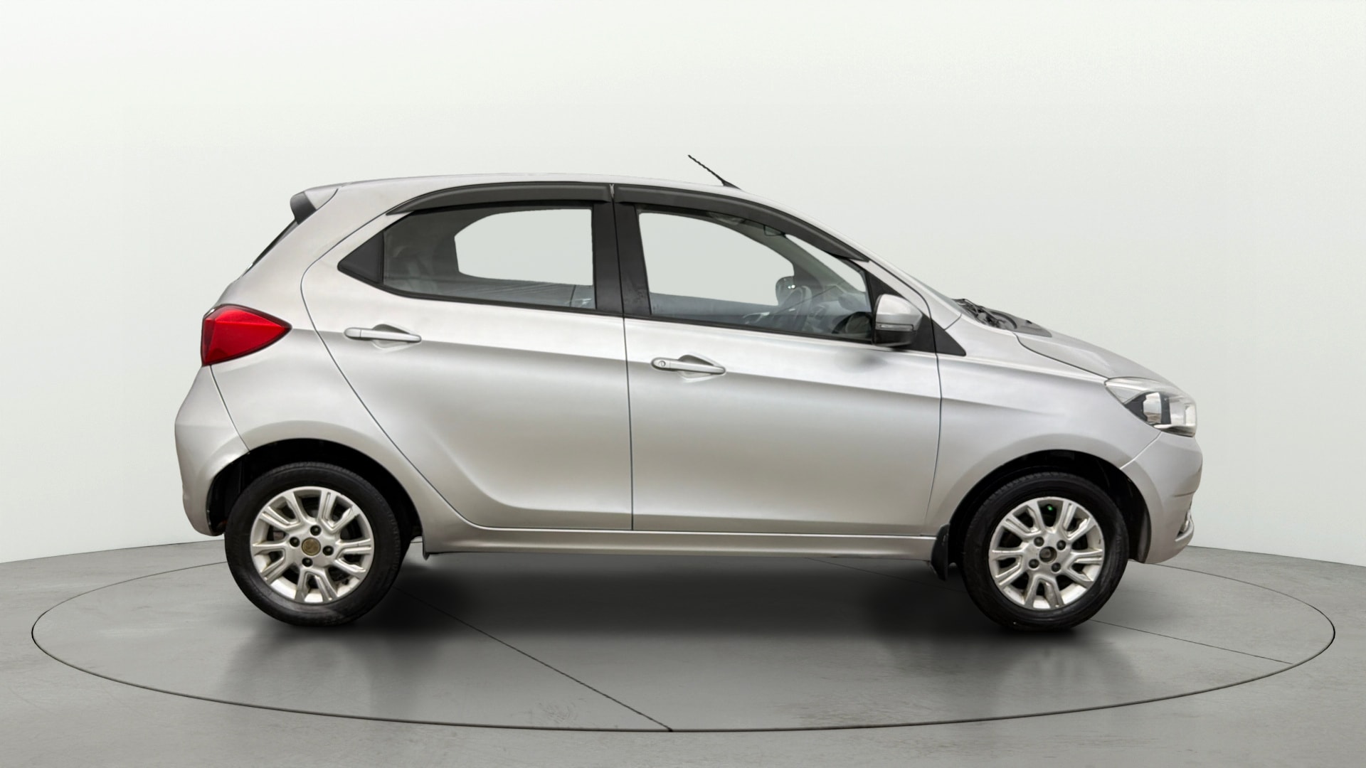 View 2017 Tata Tiago Revotorq XB Image 8 Used 2017 Tata Tiago Revotorq XB Image 8