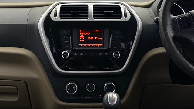 View Mahindra TUV300 Image 17 Used Mahindra TUV300 Image 17