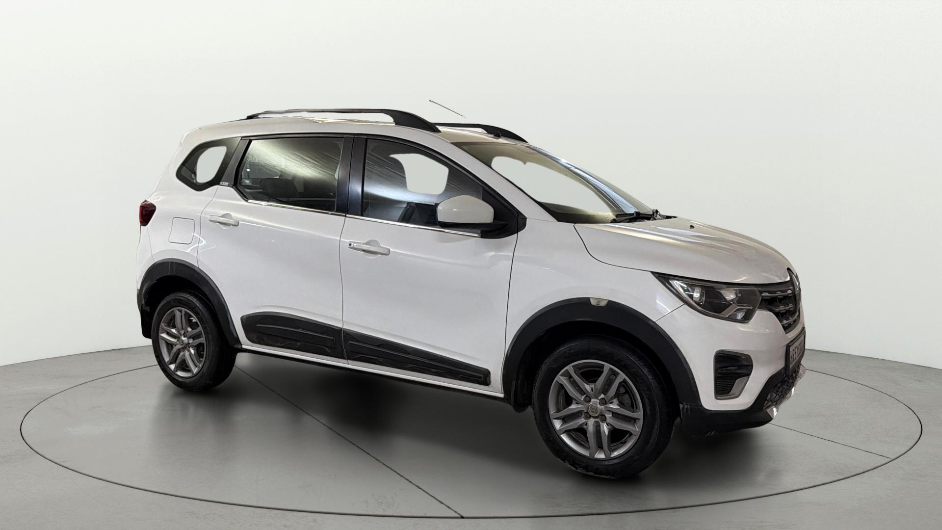 View 2020 Renault Triber RXZ AMT Image 23 Used 2020 Renault Triber RXZ AMT Image 23