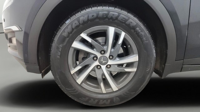 View Mahindra XUV700 Image 29 Used Mahindra XUV700 Image 29