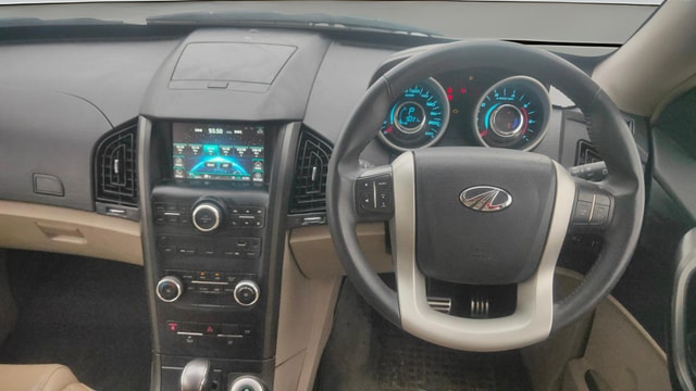 View Mahindra XUV500 Image 14 Used Mahindra XUV500 Image 14