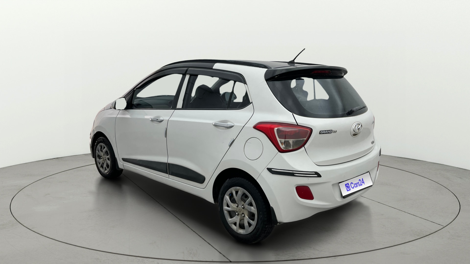 View 2015 Hyundai Grand i10 1.1 Asta Diesel Image 2 Used 2015 Hyundai Grand i10 1.1 Asta Diesel Image 2