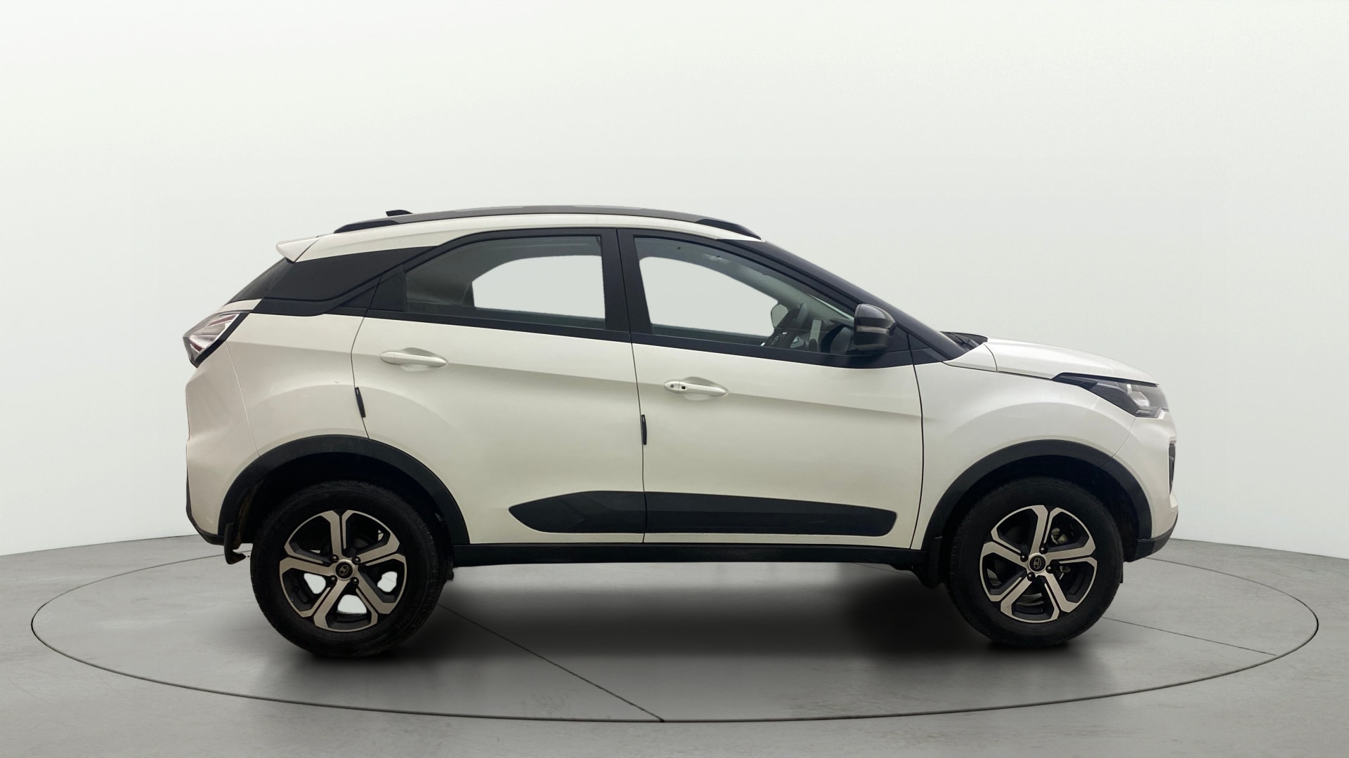 View 2023 Tata Nexon Revotron XE Image 9 Used 2023 Tata Nexon Revotron XE Image 9