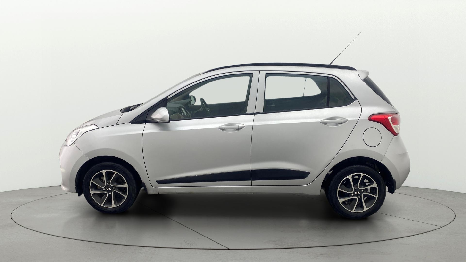 View 2018 Hyundai Grand i10 1.2 Sportz AT Petrol Image 5 Used 2018 Hyundai Grand i10 1.2 Sportz AT Petrol Image 5