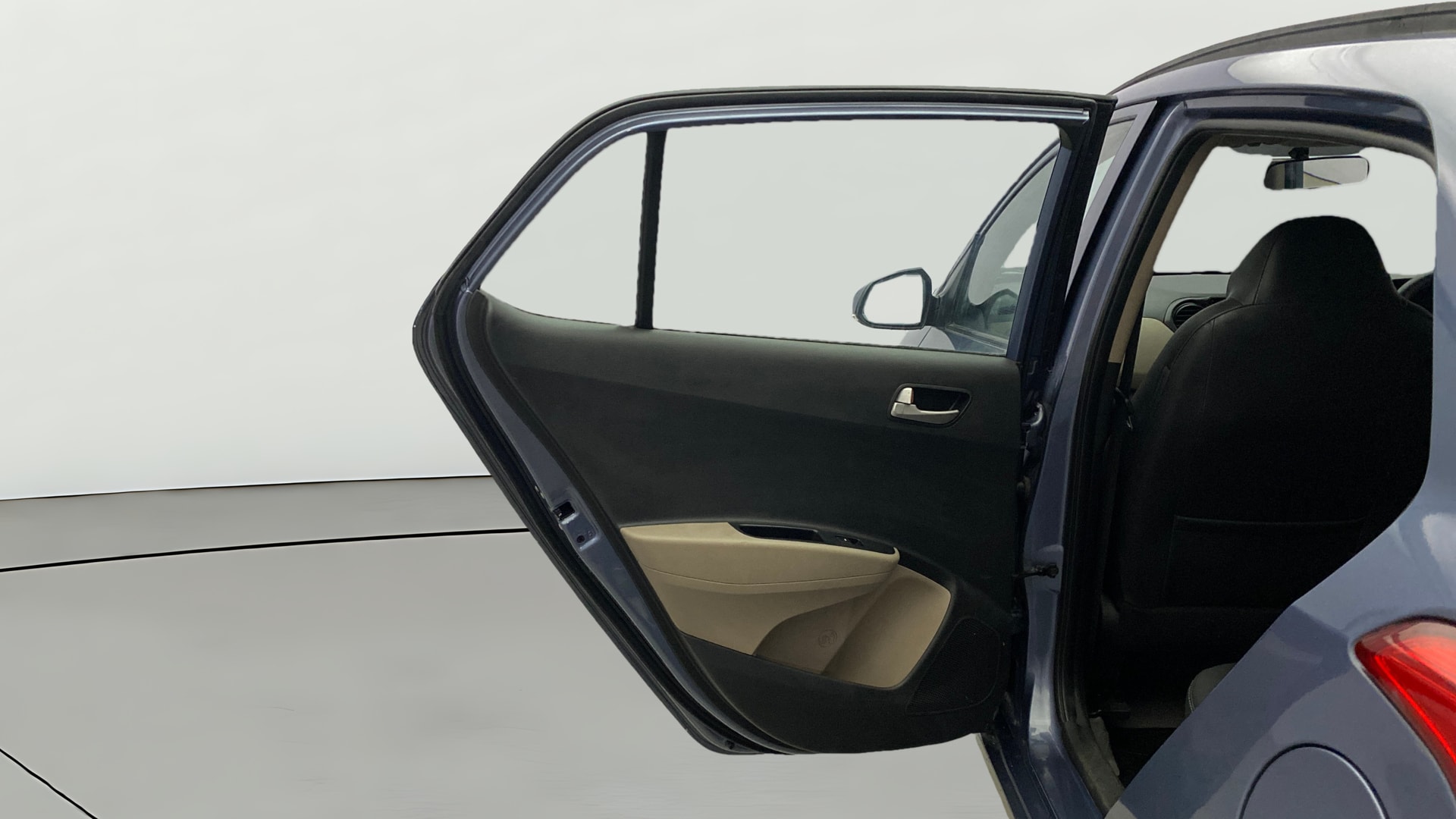 View 2014 Hyundai Grand i10 Sportz 1.2 Kappa Image 16 Used 2014 Hyundai Grand i10 Sportz 1.2 Kappa Image 16