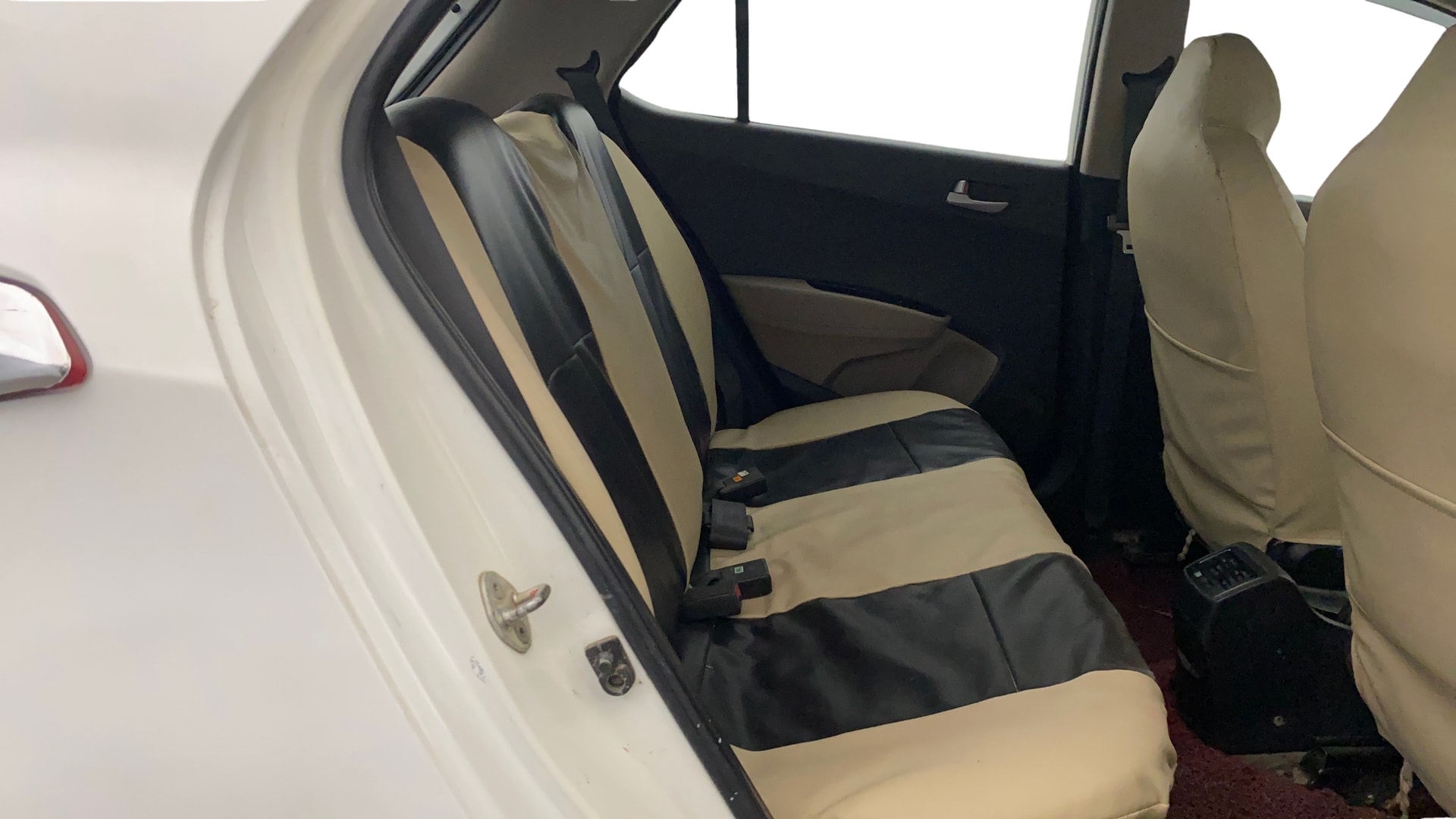 View 2014 Hyundai Grand i10 1.1 Sportz Diesel Image 13 Used 2014 Hyundai Grand i10 1.1 Sportz Diesel Image 13