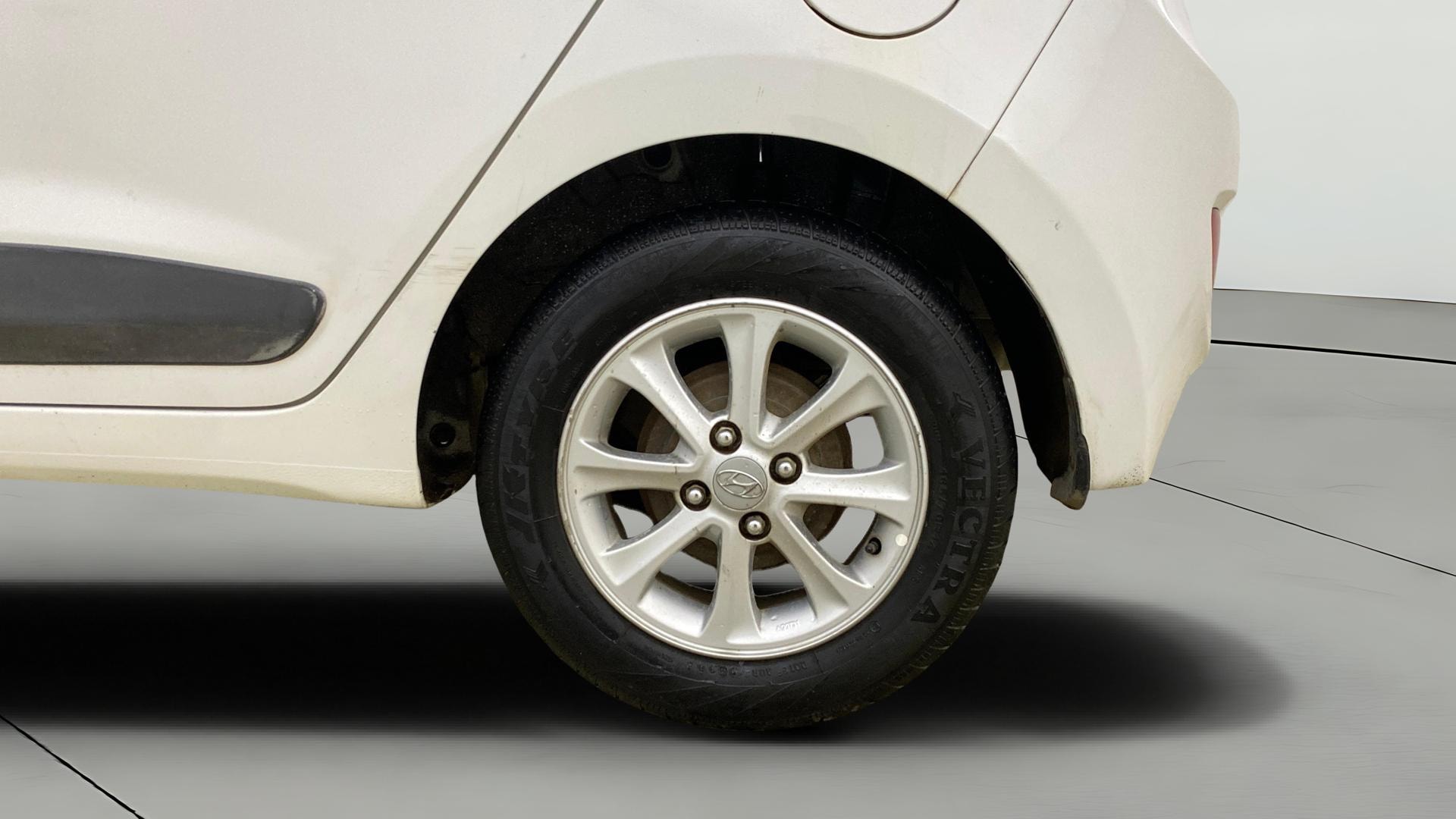 View 2014 Hyundai Grand i10 Asta AT 1.2 Kappa VTVT Image 11 Used 2014 Hyundai Grand i10 Asta AT 1.2 Kappa VTVT Image 11
