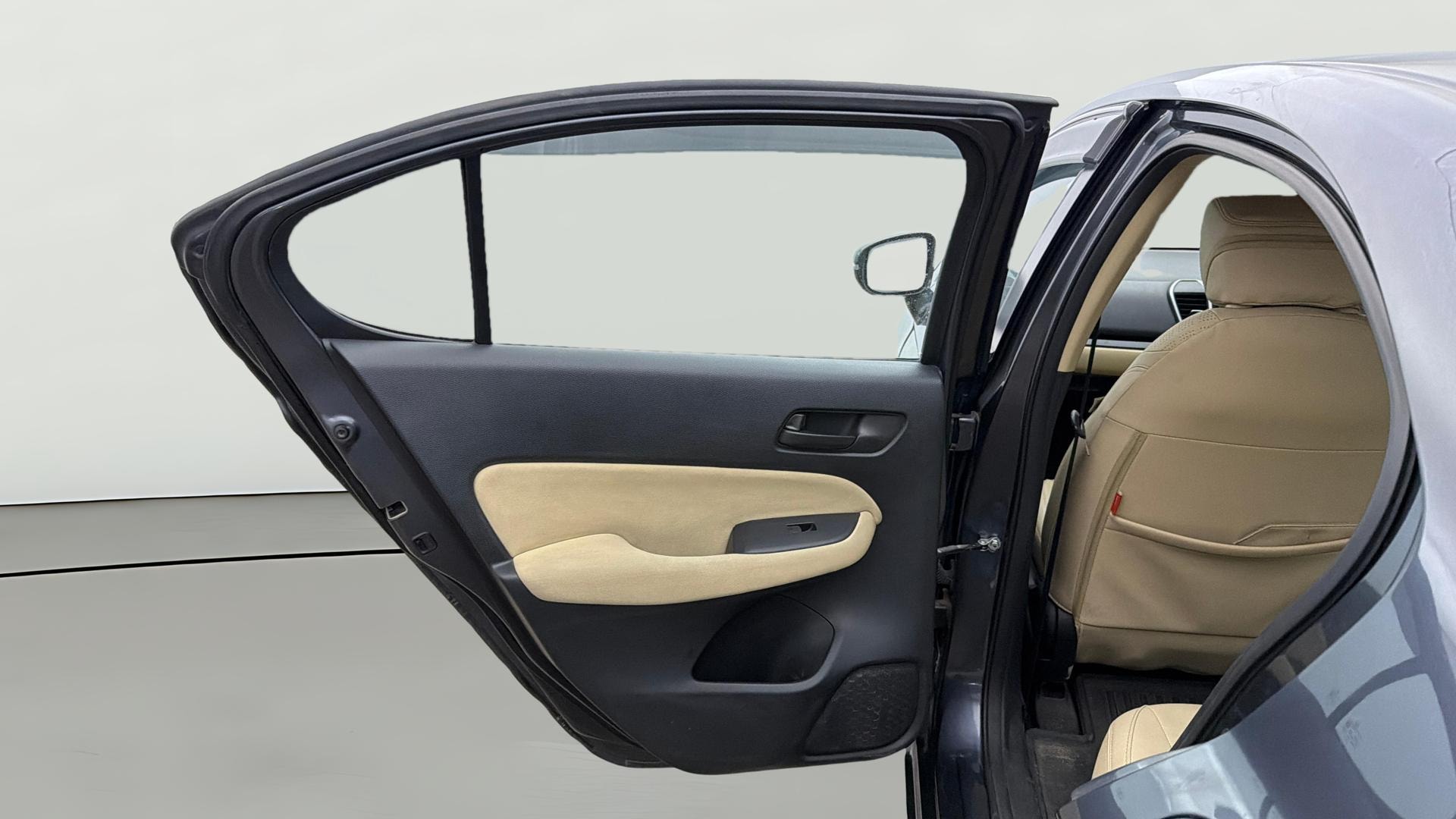 View 2022 Honda City ZX MT Diesel Anniversary Edition Image 15 Used 2022 Honda City ZX MT Diesel Anniversary Edition Image 15