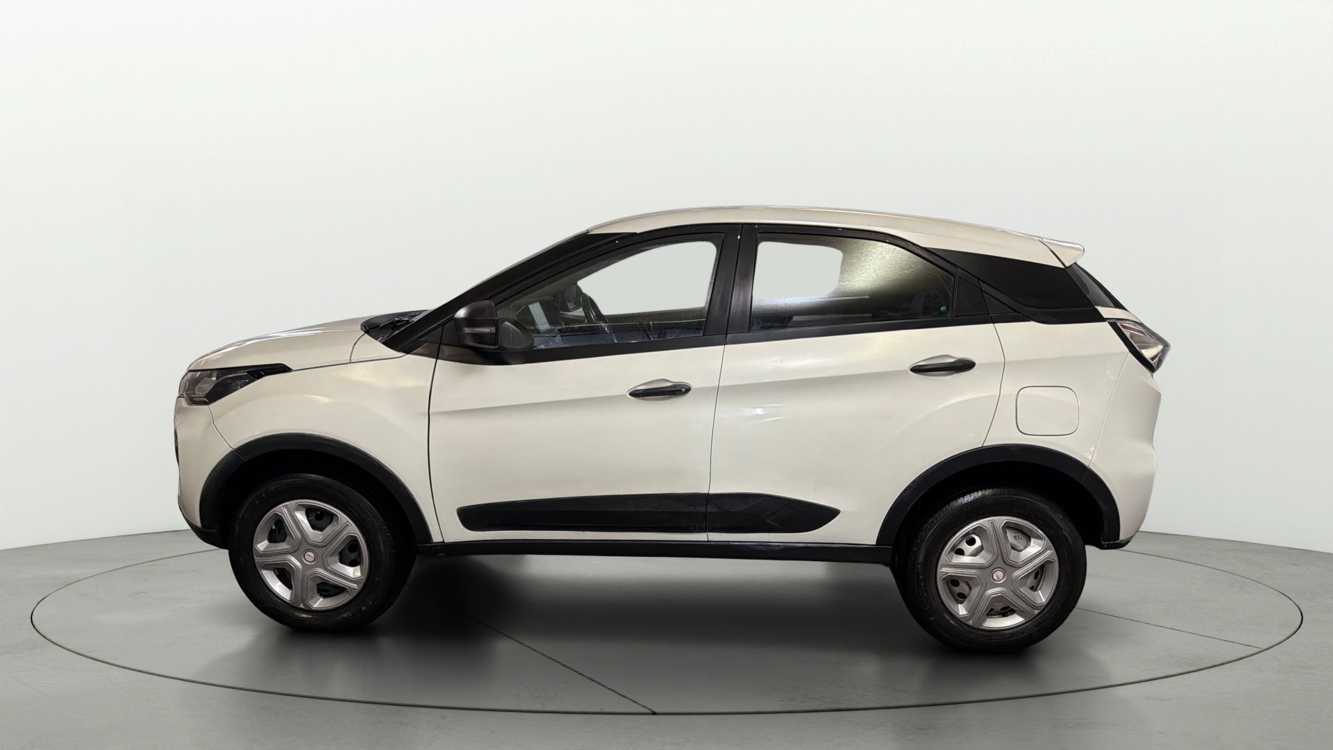 View 2023 Tata Nexon Revotron XE Image 5 Used 2023 Tata Nexon Revotron XE Image 5