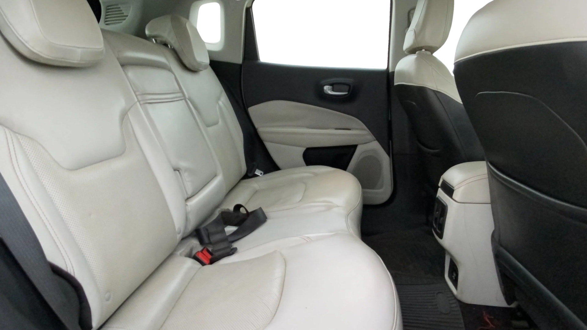 View 2018 Jeep Compass Limited (O)1.4 Multi AIR Petrol DDCT AT BS IV Image 35 Used 2018 Jeep Compass Limited (O)1.4 Multi AIR Petrol DDCT AT BS IV Image 35