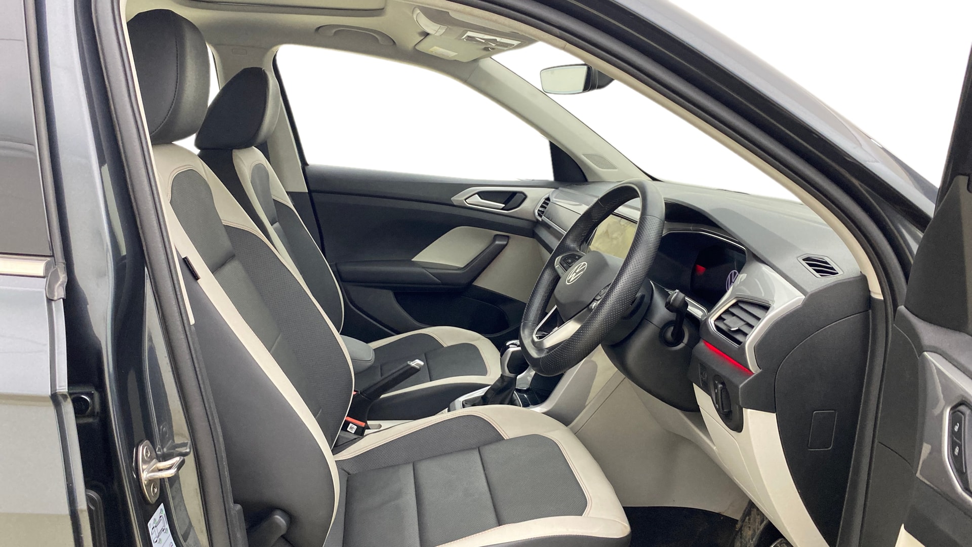 View 2023 Volkswagen Taigun 1.5 TSI GT Line Plus DSG Image 18 Used 2023 Volkswagen Taigun 1.5 TSI GT Line Plus DSG Image 18