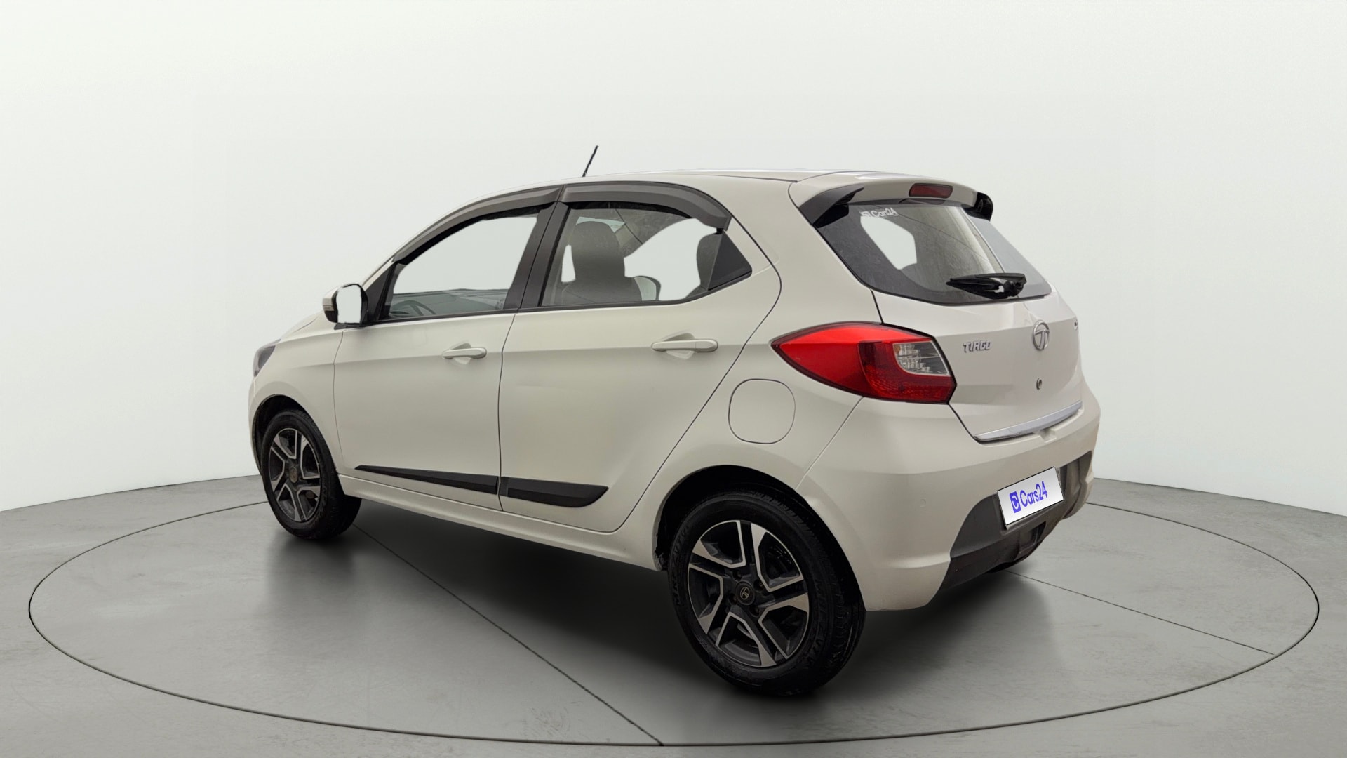 View 2019 Tata Tiago Revotorq XB Image 2 Used 2019 Tata Tiago Revotorq XB Image 2