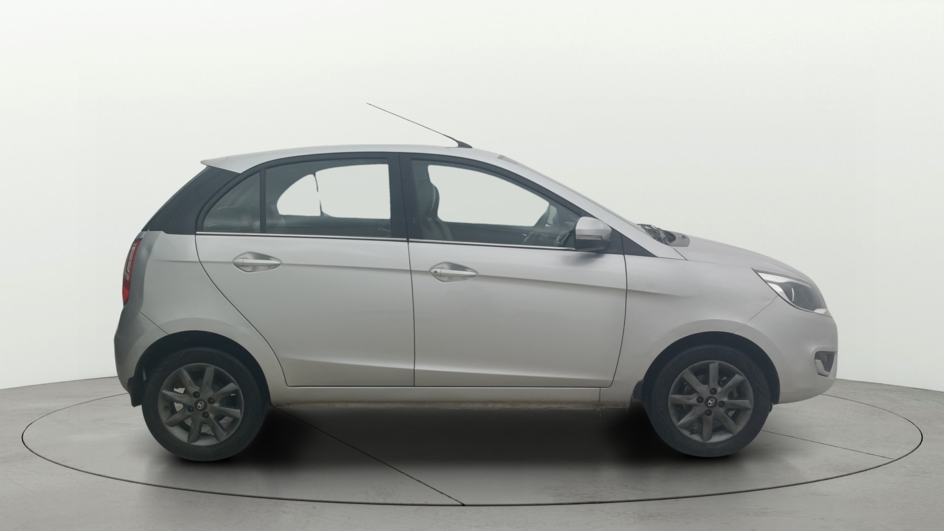 View 2015 Tata Bolt XE Quadrajet 75PS Diesel Image 27 Used 2015 Tata Bolt XE Quadrajet 75PS Diesel Image 27