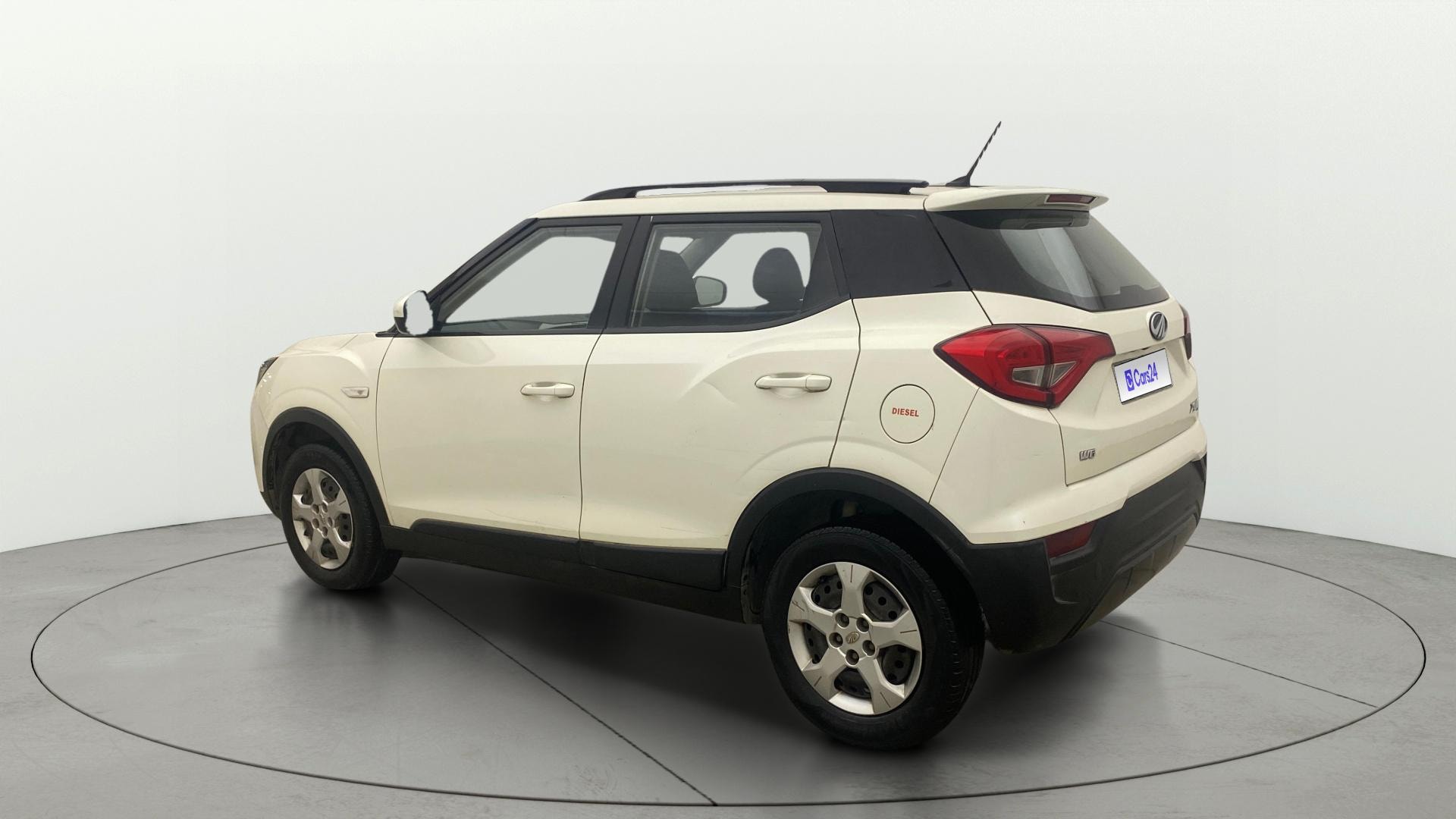 View 2019 Mahindra XUV300 W4 Petrol BS IV Image 2 Used 2019 Mahindra XUV300 W4 Petrol BS IV Image 2